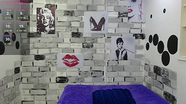 CasandraJones1 online show from December 2024 08:22:02 PM