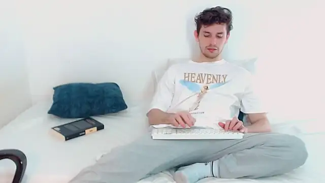 Elio555 online show from December 2024 11:28:02 PM