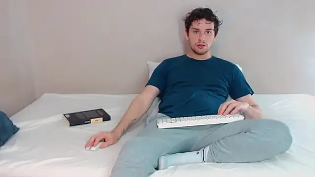 Elio555 online show from February 2025 08:55:01 PM