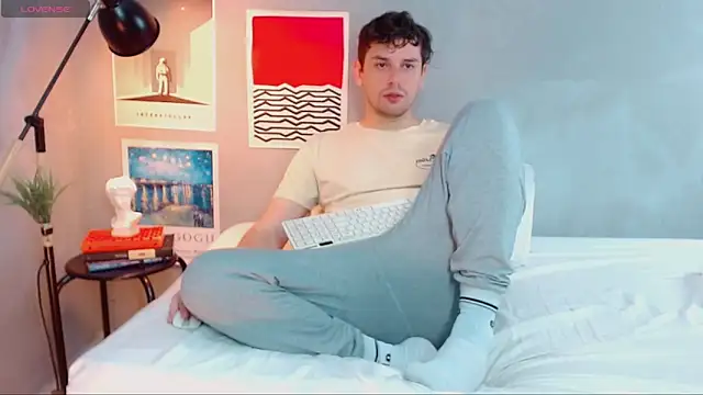 Elio555 online show from October 2025 03:32:01 PM