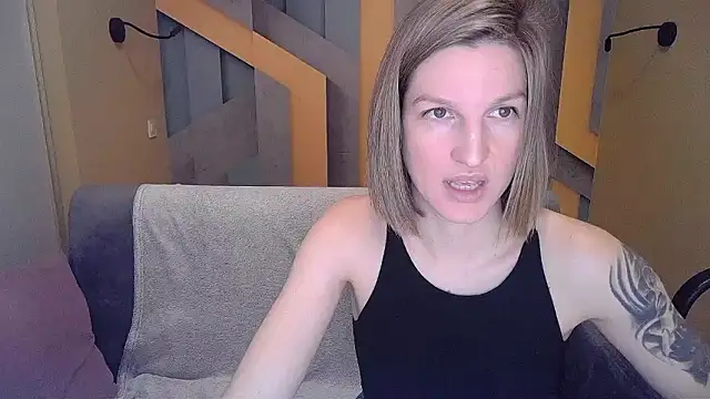 EmilyWalkeri online show from December 2024 10:52:01 AM