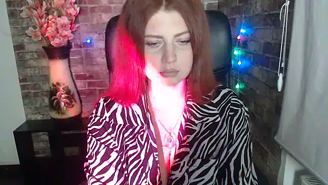 Snapshot of Lizzy_Love chatting on February 2025 07:52:02 PM Lizzy Love online show from February 2025 07:52:02 PM