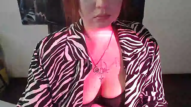 Snapshot of Lizzy_Love chatting on February 2025 06:44:02 AM Lizzy Love online show from February 2025 06:44:02 AM