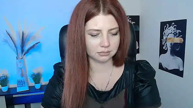 Snapshot of Lizzy_Love chatting on February 2025 01:31:02 PM Lizzy Love online show from February 2025 01:31:02 PM