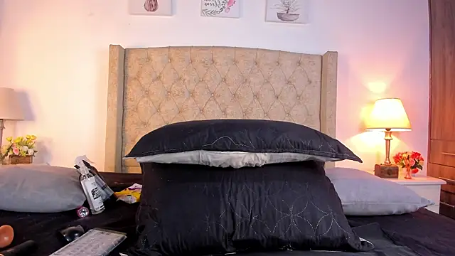 allisson m online show from April 2026 12:11:02 PM