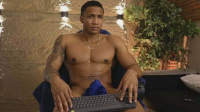 Logan Varela online show from December 2025 12:40:02 AM