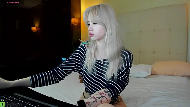 Valerie Woods online show from February 2026 12:52:02 AM