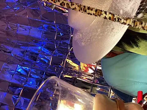 Snapshot of gurlnips chatting on February 2025 10:07:01 AM gurlnips online show from February 2025 10:07:01 AM