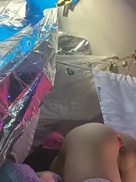 Snapshot of gurlnips chatting on March 2025 07:04:02 AM gurlnips online show from March 2025 07:04:02 AM