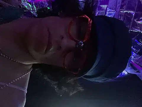 Snapshot of gurlnips chatting on March 2025 02:34:01 PM gurlnips online show from March 2025 02:34:01 PM