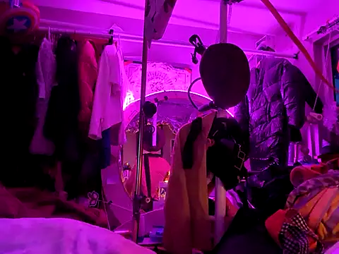 Snapshot of gurlnips chatting on March 2025 01:51:01 PM gurlnips online show from March 2025 01:51:01 PM