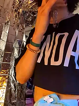 Snapshot of gurlnips chatting on March 2025 01:56:02 AM gurlnips online show from March 2025 01:56:02 AM