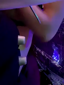 Snapshot of gurlnips chatting on March 2025 02:58:01 PM gurlnips online show from March 2025 02:58:01 PM