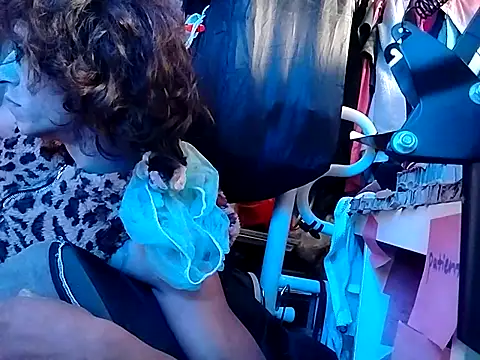 Snapshot of gurlnips chatting on September 2025 08:08:01 PM gurlnips online show from September 2025 08:08:01 PM