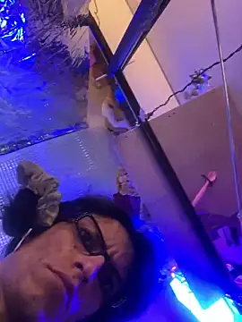 Snapshot of gurlnips chatting on September 2025 08:25:02 AM gurlnips online show from September 2025 08:25:02 AM