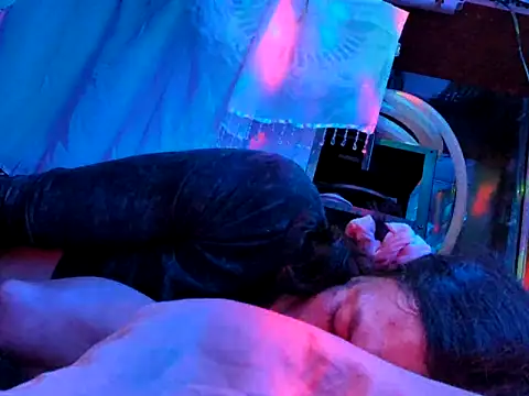 Snapshot of gurlnips chatting on October 2025 06:11:02 AM gurlnips online show from October 2025 06:11:02 AM