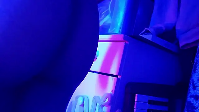 Snapshot of gurlnips chatting on October 2025 09:21:02 AM gurlnips online show from October 2025 09:21:02 AM