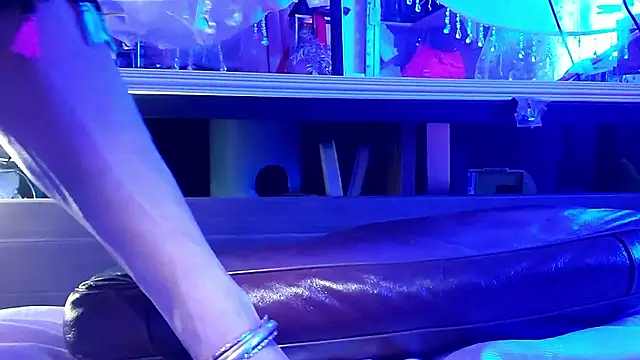 Snapshot of gurlnips chatting on October 2025 09:59:01 AM gurlnips online show from October 2025 09:59:01 AM