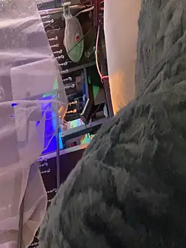 Snapshot of gurlnips chatting on December 2025 03:56:01 AM gurlnips online show from December 2025 03:56:01 AM