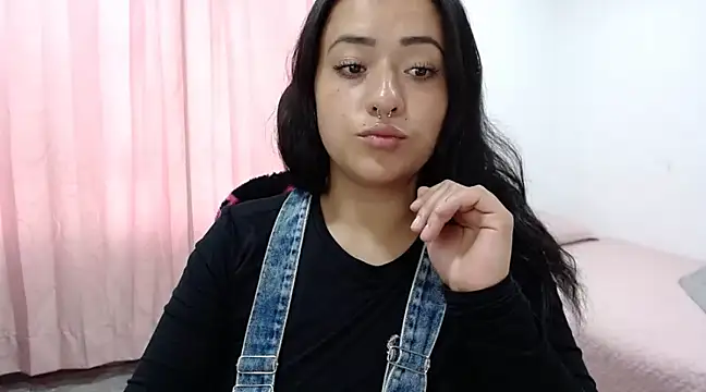 jjulietha95 online show from February 2025 10:33:01 PM