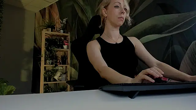 LylithSkye online show from November 2025 10:59:01 AM