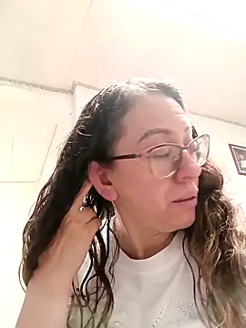 Snapshot of miss_hanna07 chatting on April 2026 04:23:01 PM miss hanna07 online show from April 2026 04:23:01 PM