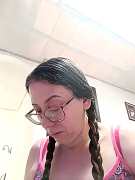 Snapshot of miss_hanna07 chatting on April 2026 04:11:02 PM miss hanna07 online show from April 2026 04:11:02 PM