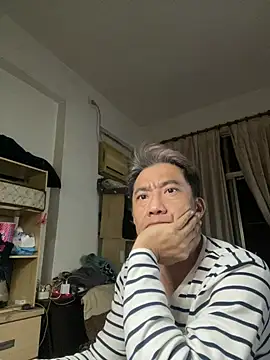 Snapshot of YuHsuant chatting on January 2025 03:40:01 PM YuHsuant online show from January 2025 03:40:01 PM