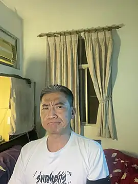 Snapshot of YuHsuant chatting on February 2025 07:17:01 PM YuHsuant online show from February 2025 07:17:01 PM