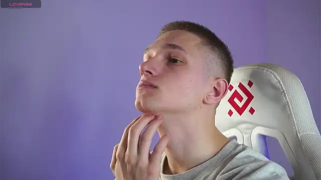 dustyn fox online show from March 2025 06:33:01 PM