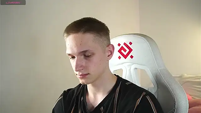 dustyn fox online show from March 2025 05:16:02 PM