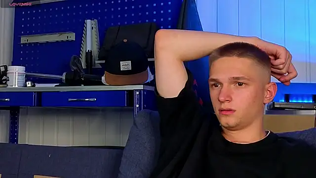 dustyn fox online show from October 2025 04:39:02 PM