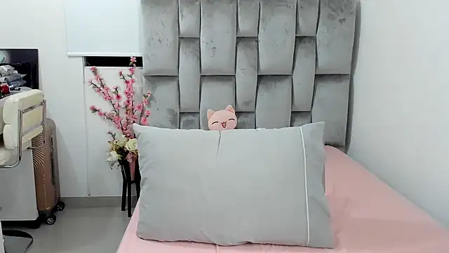 baby-miah online show from February 2025 06:35:01 AM