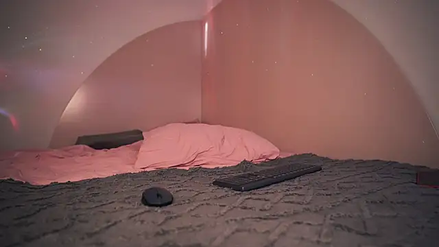 Snapshot of Leona_Mell chatting on March 2025 02:25:01 AM Leona Mell online show from March 2025 02:25:01 AM