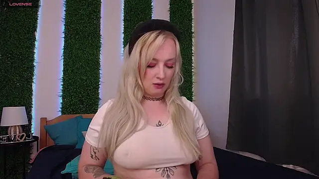 Snapshot of Nicole__Aniston_ chatting on September 2025 08:52:02 AM Nicole Aniston online show from September 2025 08:52:02 AM