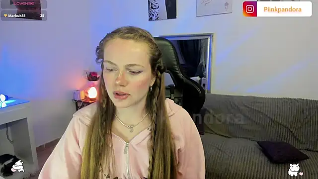 Piinkpandora online show from May 2026 07:45:02 PM