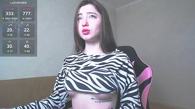 Snapshot of Luxuryalma chatting on April 2026 10:25:01 AM Luxuryalma online show from April 2026 10:25:01 AM