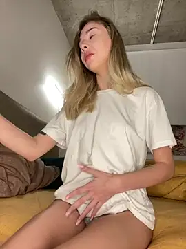 Snapshot of _urbestie_ chatting on January 2025 09:07:01 PM  urbestie  online show from January 2025 09:07:01 PM