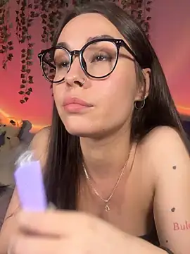 Snapshot of MiaNell chatting on December 2024 02:43:01 AM MiaNell online show from December 2024 02:43:01 AM