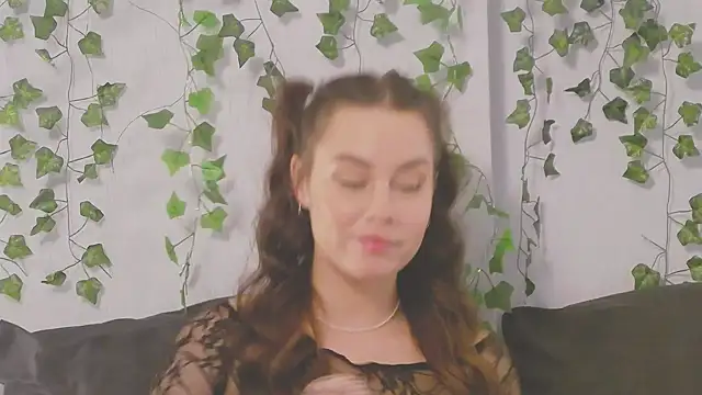 Snapshot of MiaNell chatting on February 2025 07:49:02 PM MiaNell online show from February 2025 07:49:02 PM