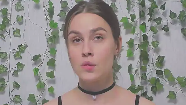 Snapshot of MiaNell chatting on February 2025 09:23:01 PM MiaNell online show from February 2025 09:23:01 PM