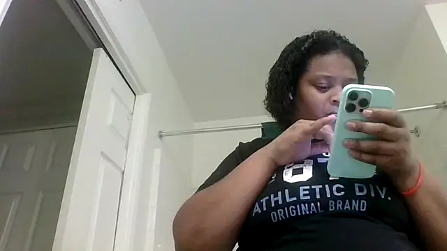 Snapshot of Prettynthick12 chatting on February 2026 04:31:01 AM Prettynthick12 online show from February 2026 04:31:01 AM