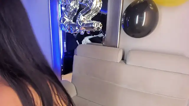 Larabrooks online show from July 2026 07:53:01 PM