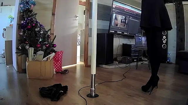 Snapshot of FLakiReve chatting on December 2025 02:56:01 PM FLakiReve online show from December 2025 02:56:01 PM