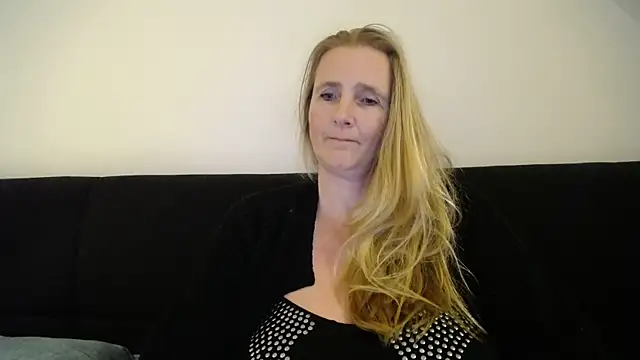 Snapshot of XXNikkie chatting on December 2024 07:38:02 PM XXNikkie online show from December 2024 07:38:02 PM