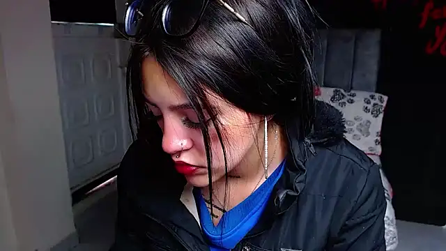 Violettasquirt online show from April 2026 02:40:01 PM