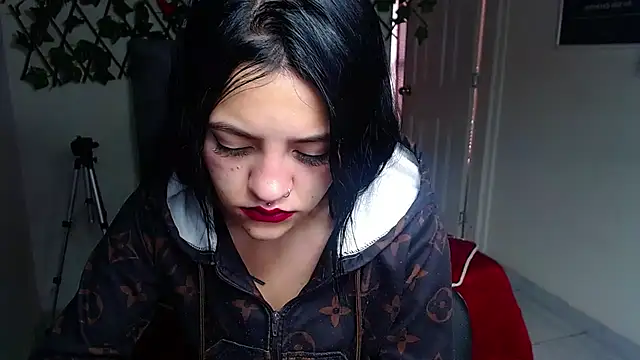 Violettasquirt online show from May 2026 01:08:01 PM