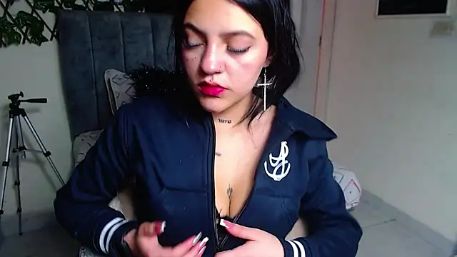 Snapshot of Violettasquirt chatting on June 2026 02:04:01 PM Violettasquirt online show from June 2026 02:04:01 PM