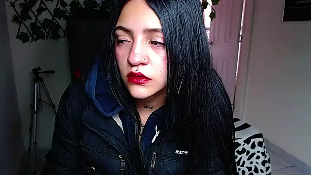 Snapshot of Violettasquirt chatting on June 2026 01:53:02 PM Violettasquirt online show from June 2026 01:53:02 PM