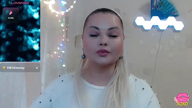 Snapshot of JewellKiss7 chatting on May 2026 01:32:02 PM JewellKiss7 online show from May 2026 01:32:02 PM